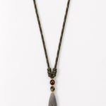 Collar Tassel Waska color Verde Oliva, joyería artesanal hecha a mano en Perú