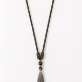 Collar Tassel Waska color Verde Oliva, joyería artesanal hecha a mano en Perú