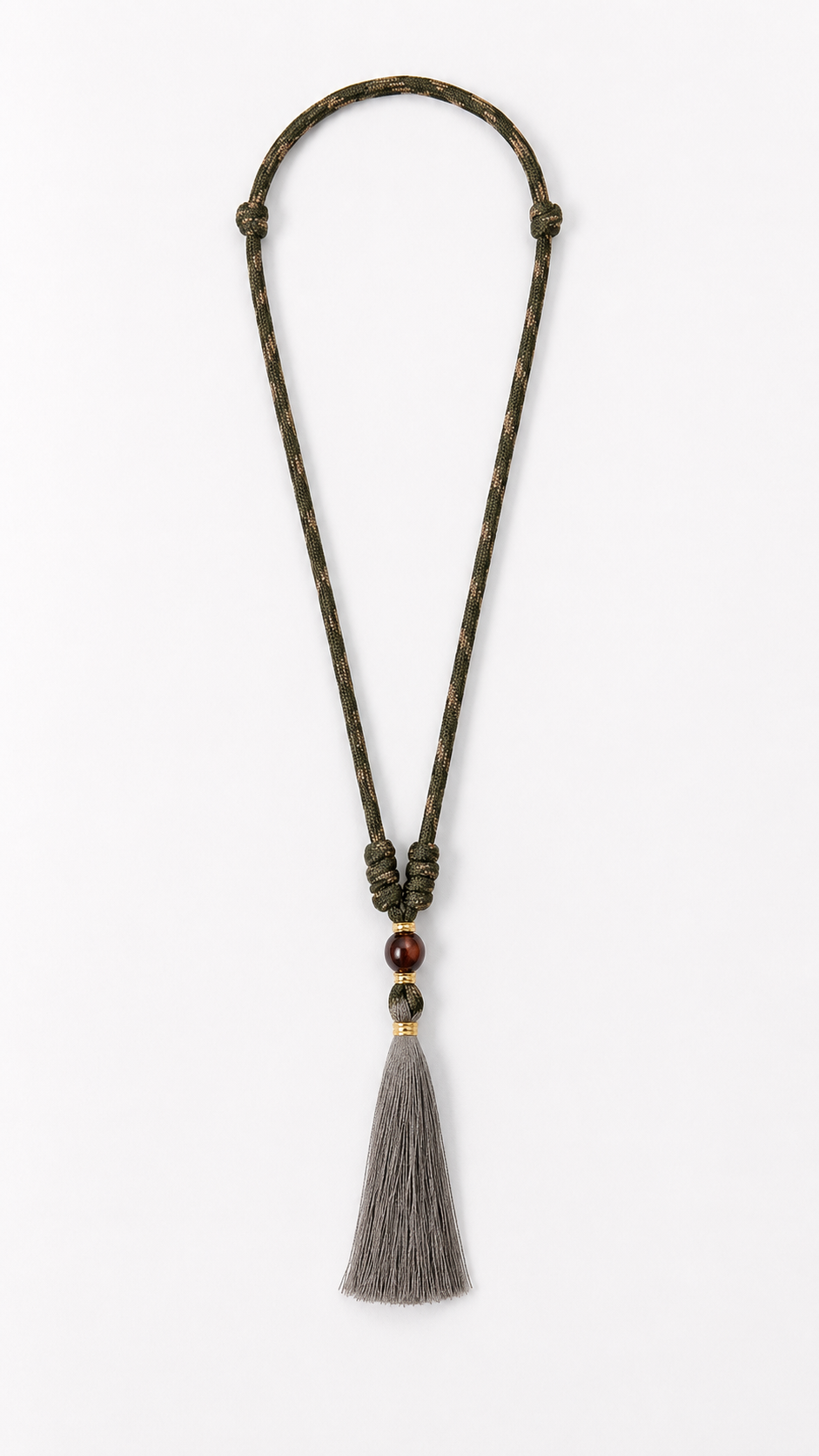 Collar Tassel Waska color Verde Oliva, joyería artesanal hecha a mano en Perú