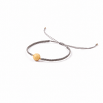 Pulsera Palo Santo color Gris, joyería artesanal hecha a mano en Perú