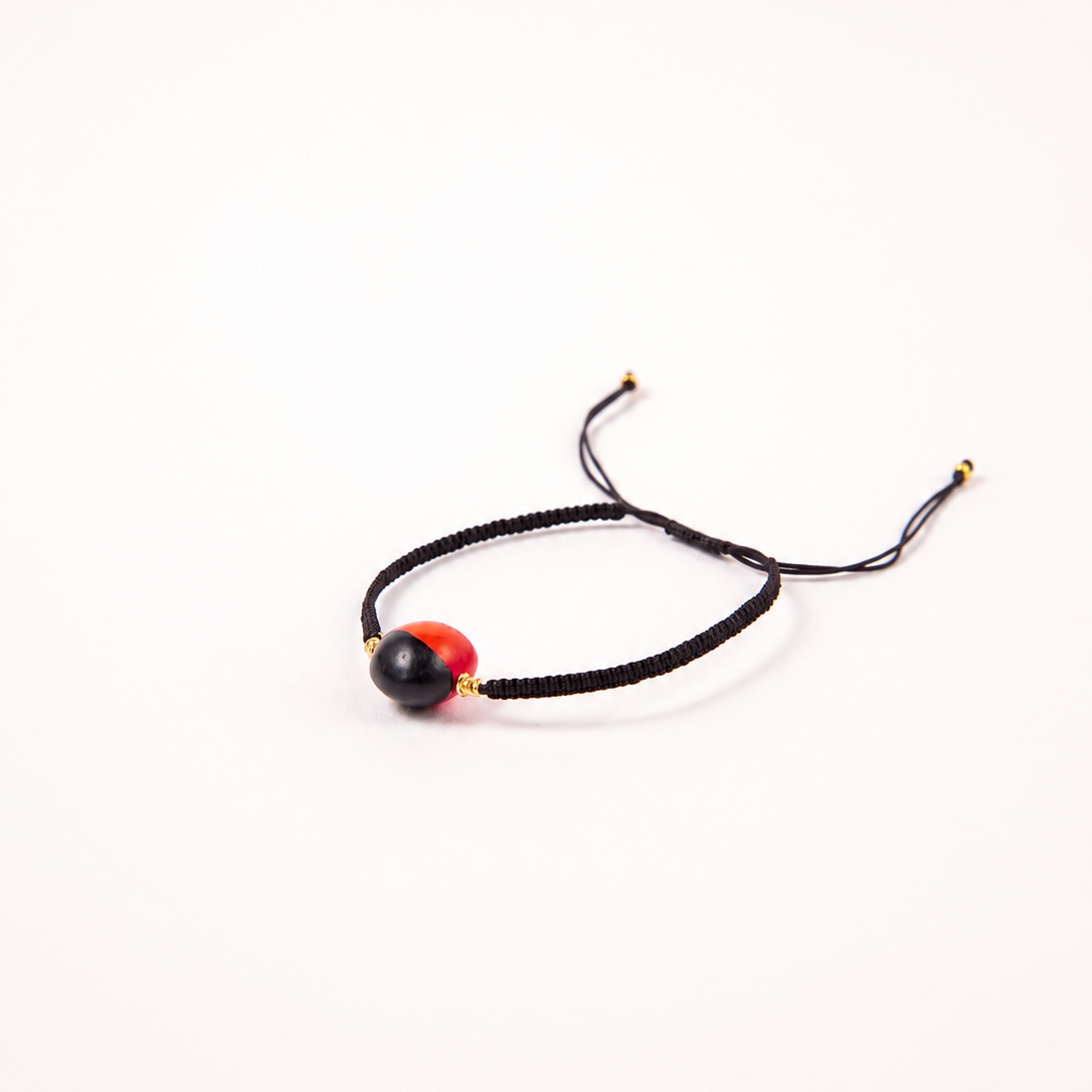Pulsera Peonia color Negra, joyería artesanal hecha a mano en Perú