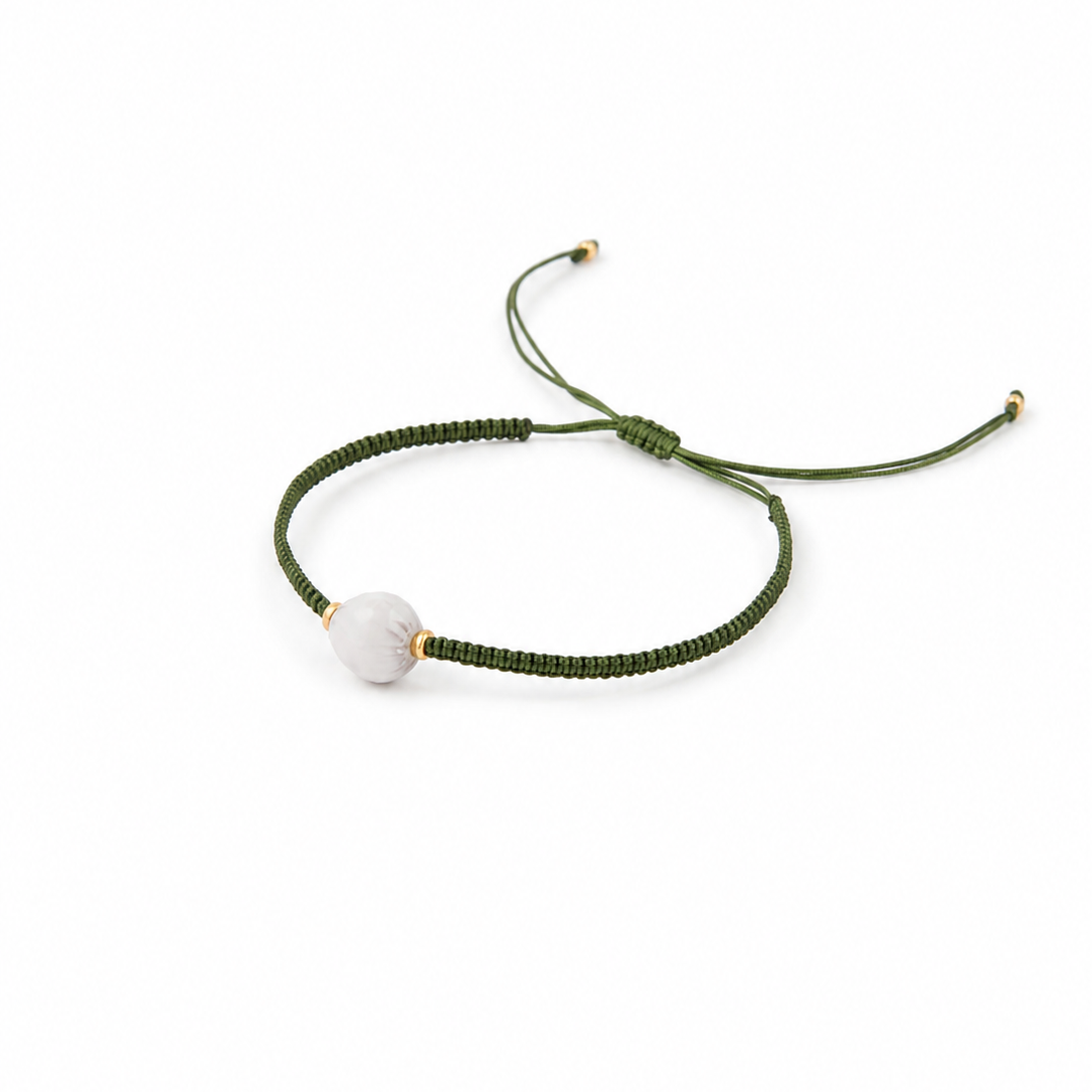 Pulsera Lagrima de San Pedro color Verde Oliva, joyería artesanal hecha a mano en Perú