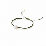 Pulsera Lagrima de San Pedro color Verde Oliva, joyería artesanal hecha a mano en Perú